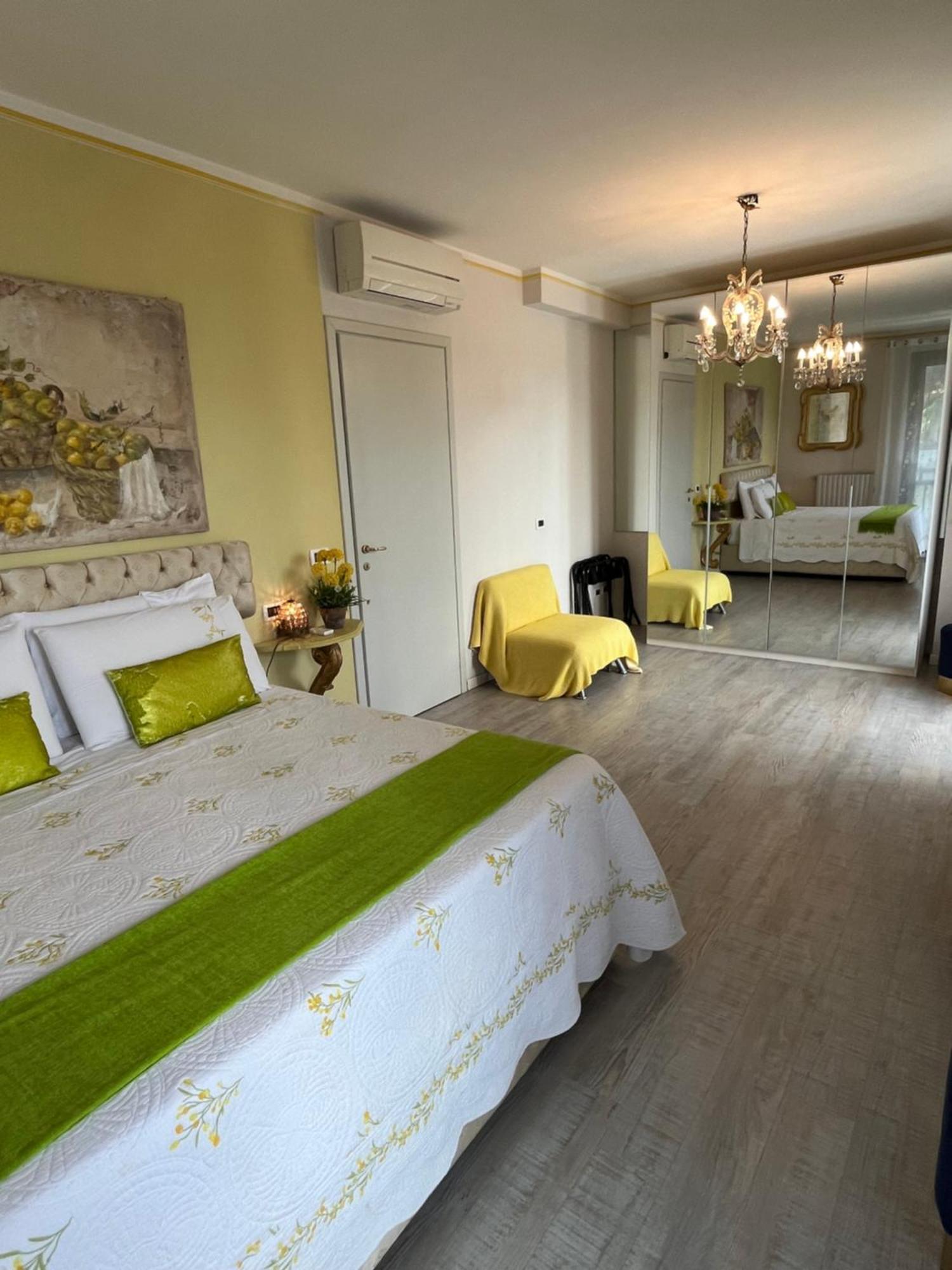 Garda Blue Lake Home Luxury Appartment เดเซนซาโนเดลการ์ดา ภายนอก รูปภาพ