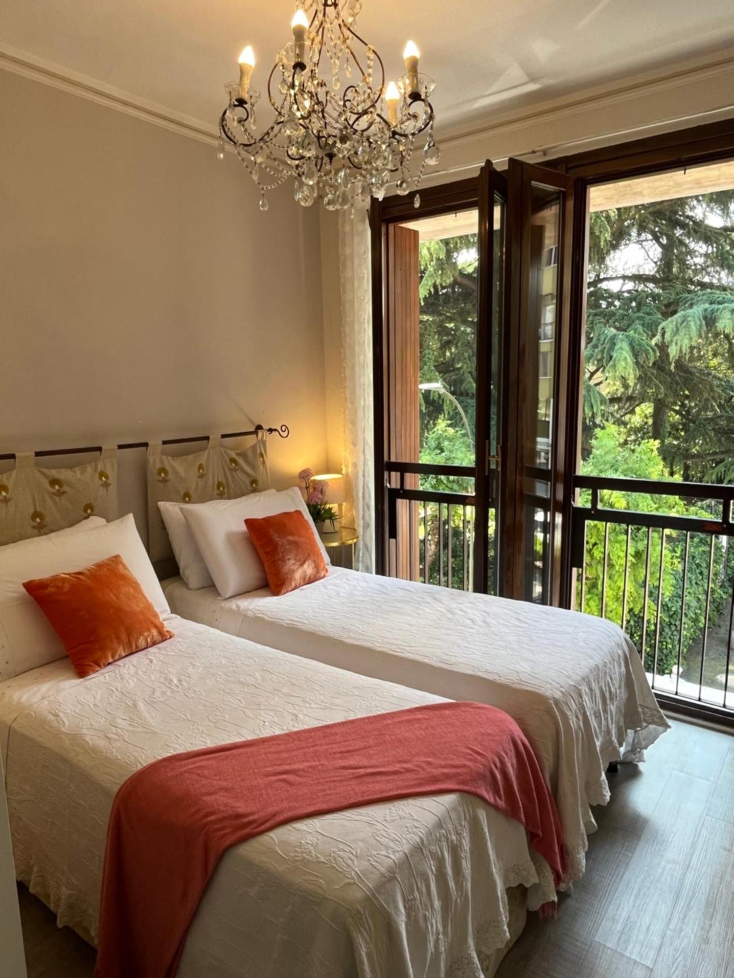 Garda Blue Lake Home Luxury Appartment เดเซนซาโนเดลการ์ดา ภายนอก รูปภาพ