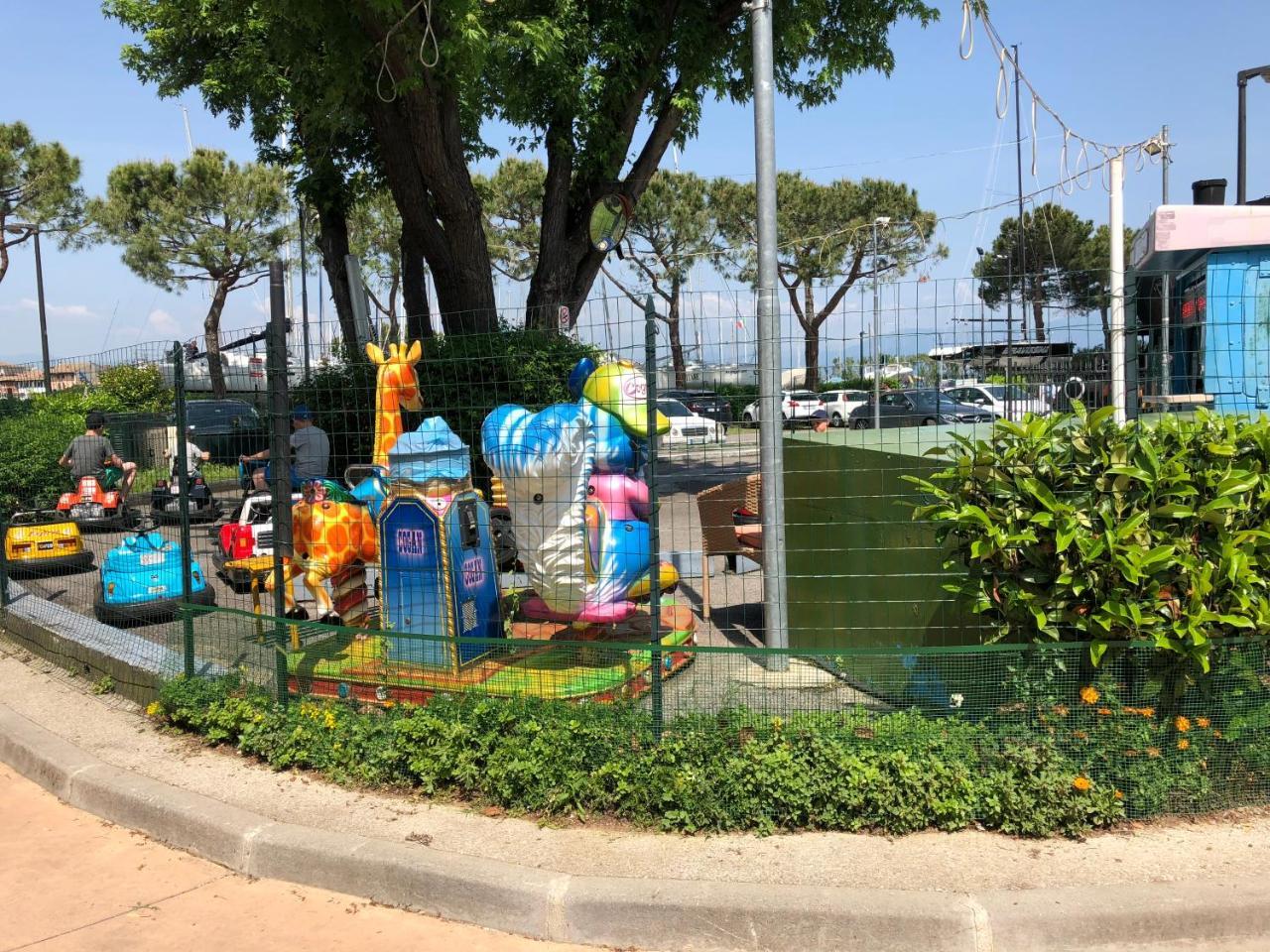 Garda Blue Lake Home Luxury Appartment เดเซนซาโนเดลการ์ดา ภายนอก รูปภาพ